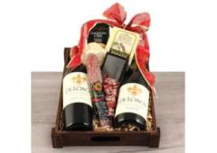  Say "cheers" with our festive wine and chocolate basket!